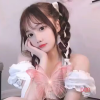 校服的女孩